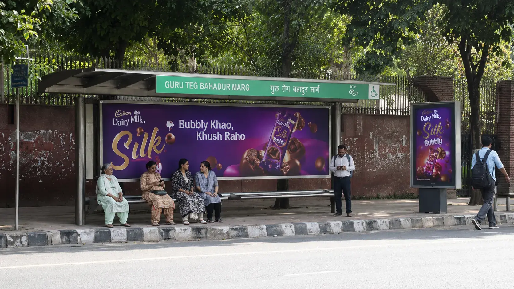 Bus Queue Shelter with Mupi